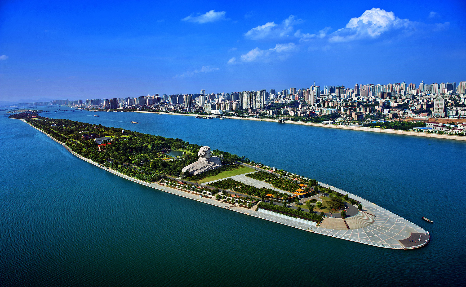 山水洲城，快樂(lè)長(zhǎng)沙 ——《關(guān)于長(zhǎng)沙市旅游形象定位的研究與思考》